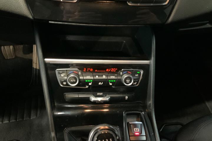 Sort BMW 218d fra 2016
