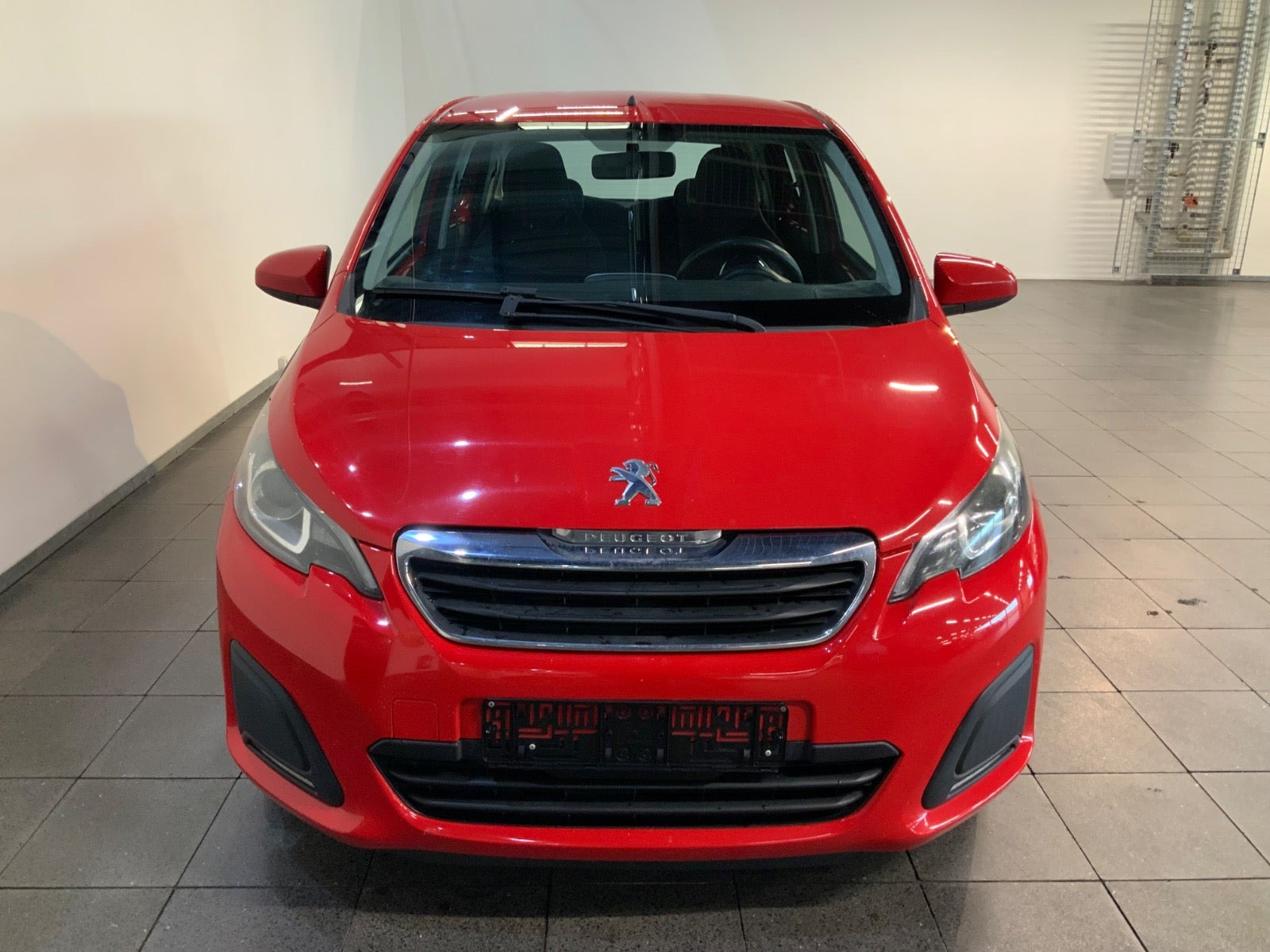 Rød Peugeot 108 fra 2014