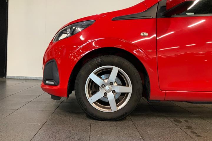 Rød Peugeot 108 fra 2014