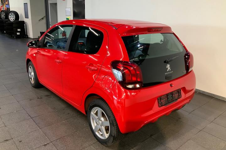 Rød Peugeot 108 fra 2014