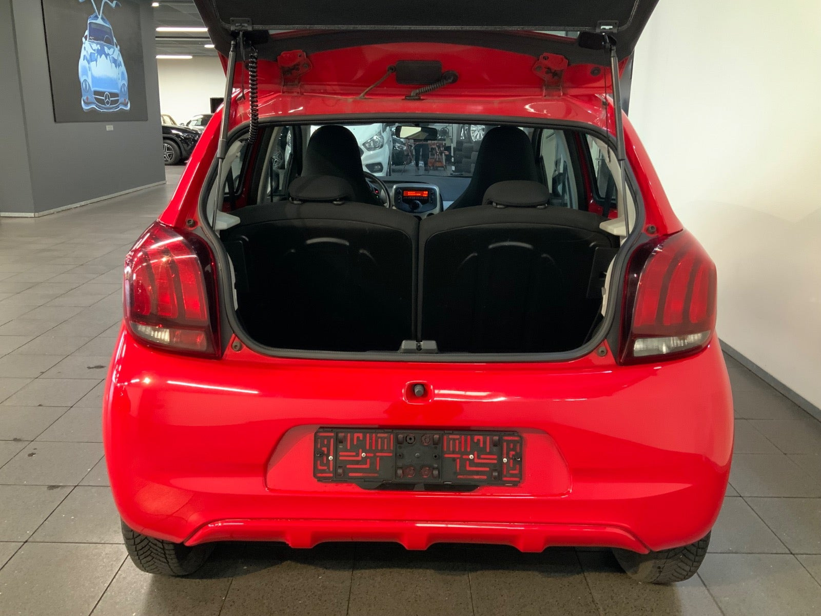 Rød Peugeot 108 fra 2014