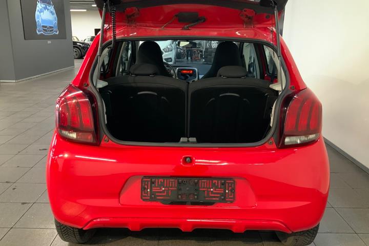 Rød Peugeot 108 fra 2014