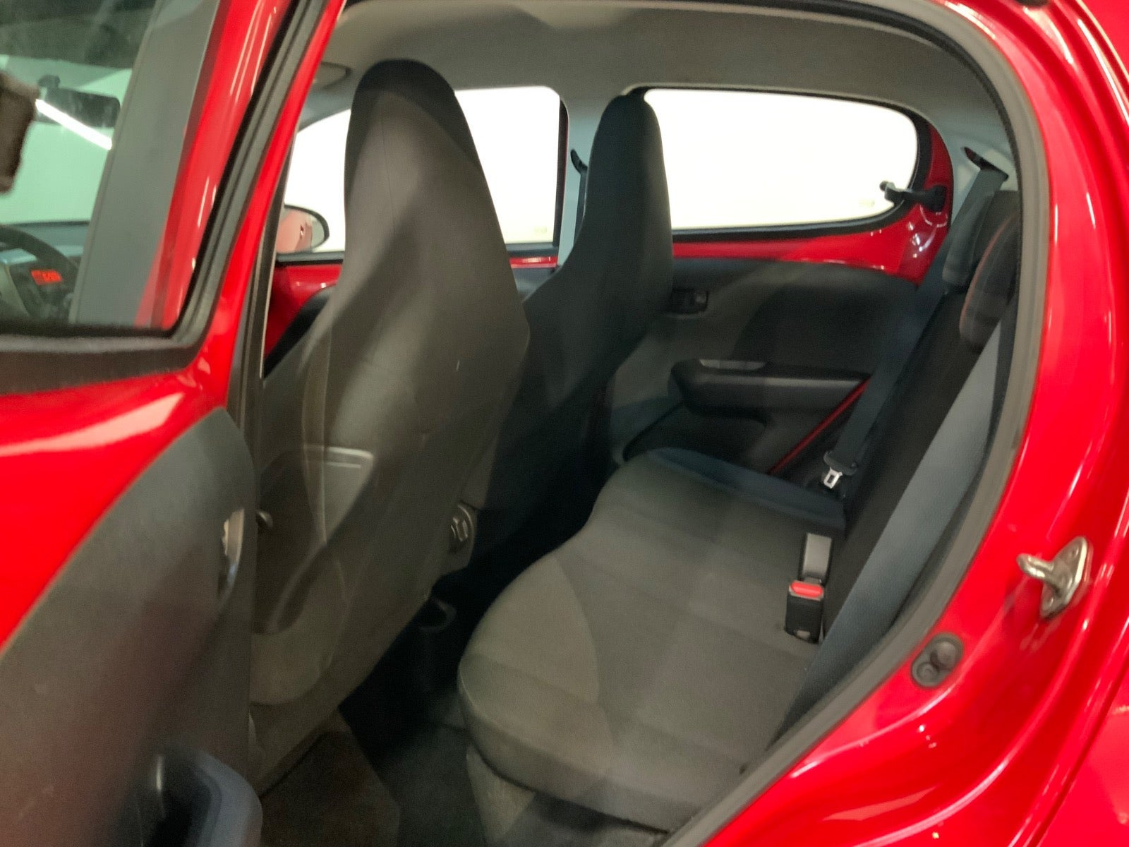 Rød Peugeot 108 fra 2014