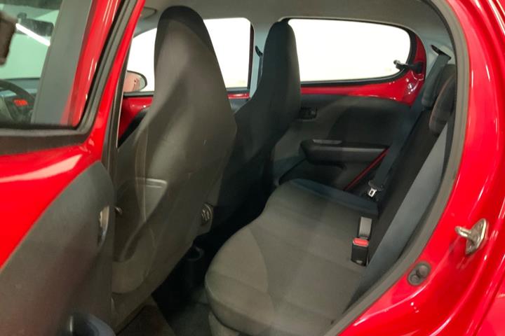 Rød Peugeot 108 fra 2014