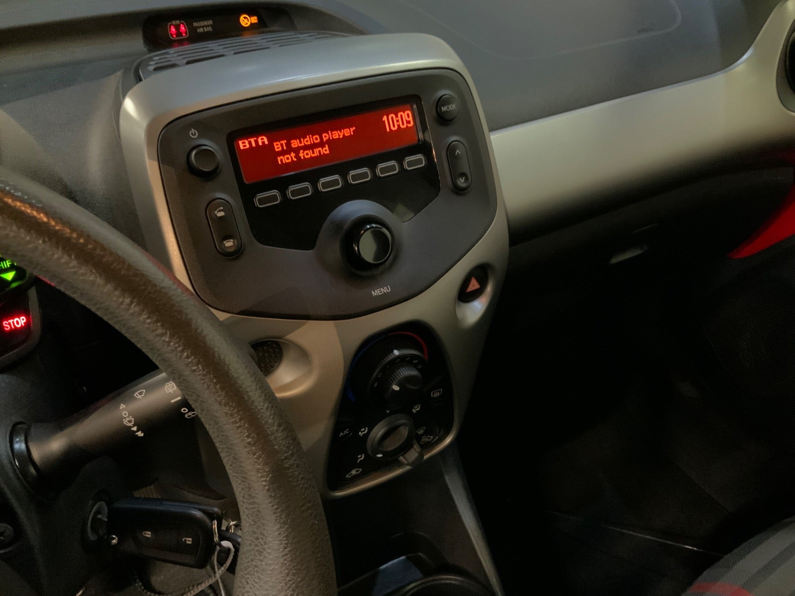 Rød Peugeot 108 fra 2014