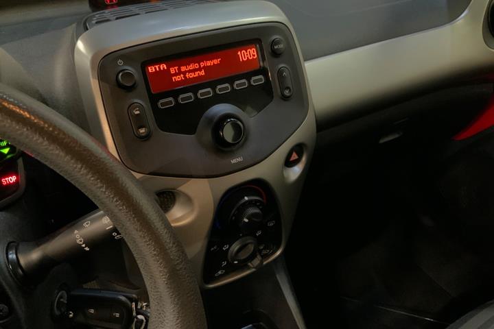 Rød Peugeot 108 fra 2014