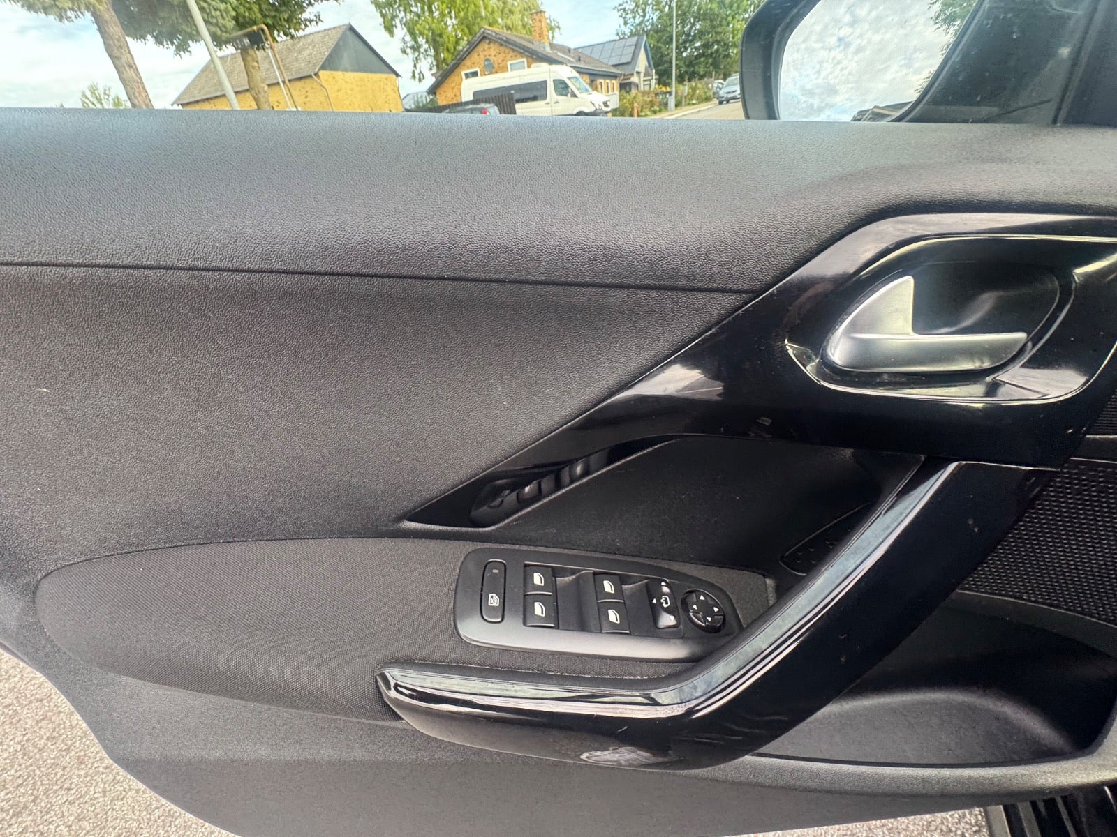 undefined Peugeot 208 fra 2016