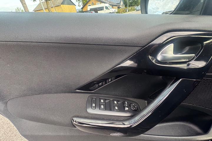 undefined Peugeot 208 fra 2016