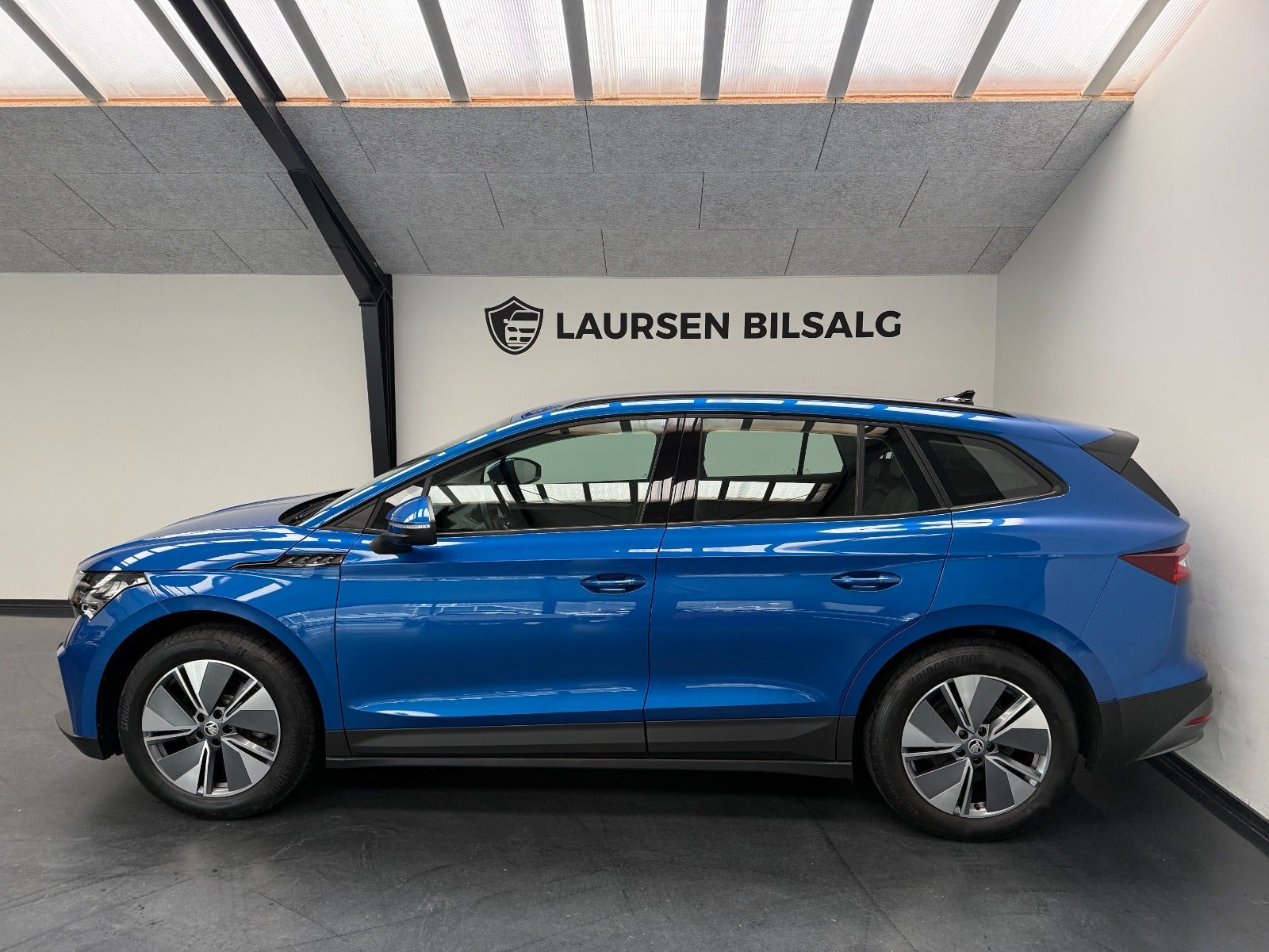 Blå Skoda Enyaq fra 2023