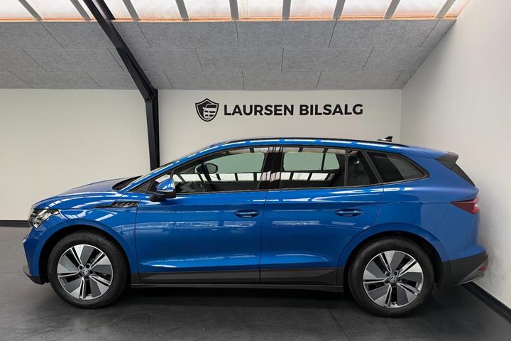 Blå Skoda Enyaq fra 2023