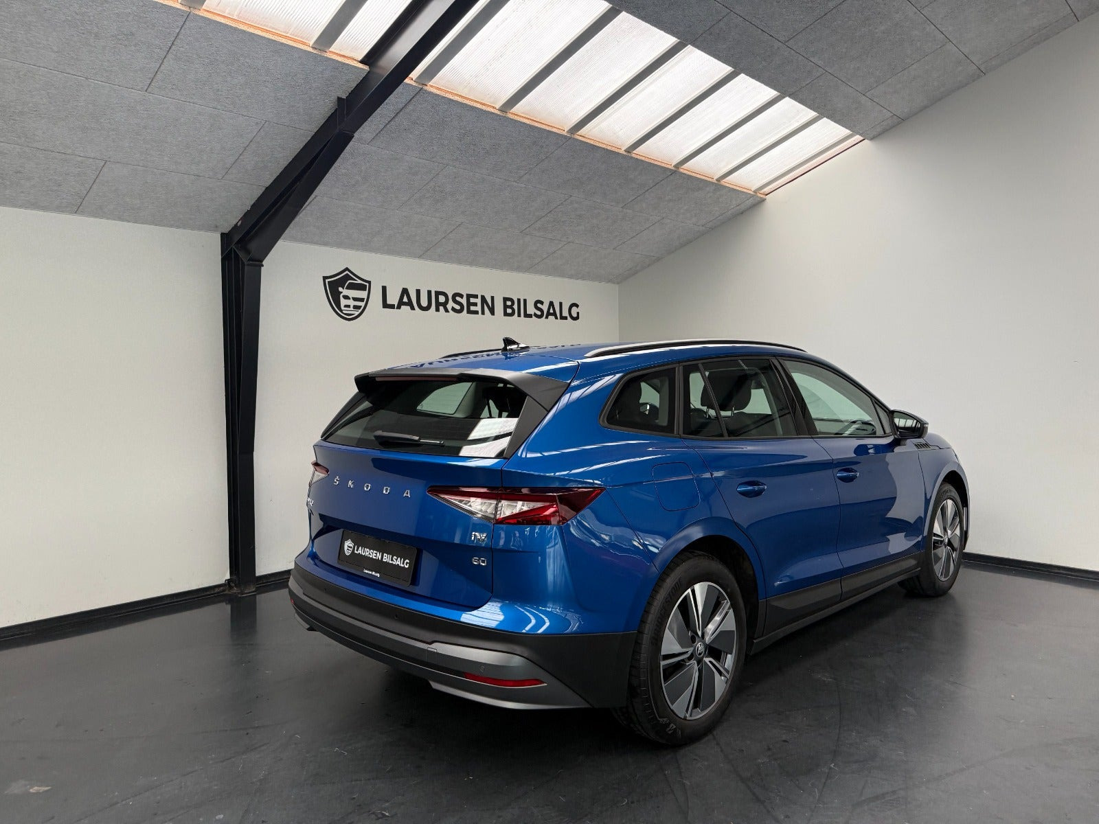 Blå Skoda Enyaq fra 2023