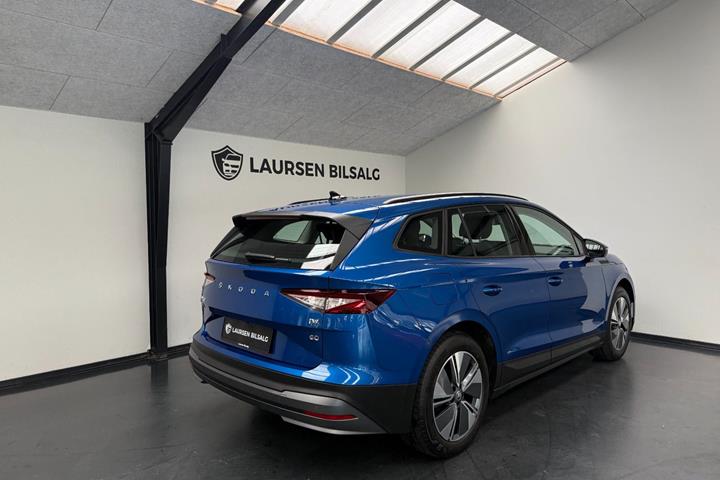 Blå Skoda Enyaq fra 2023