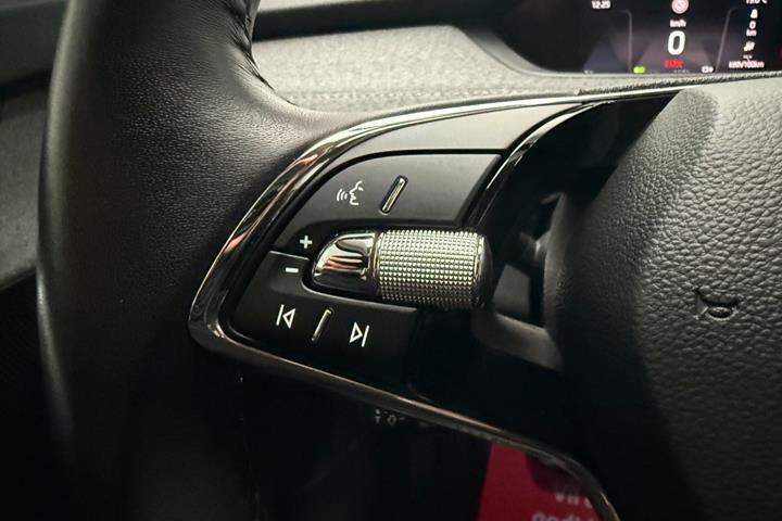 Blå Skoda Enyaq fra 2023