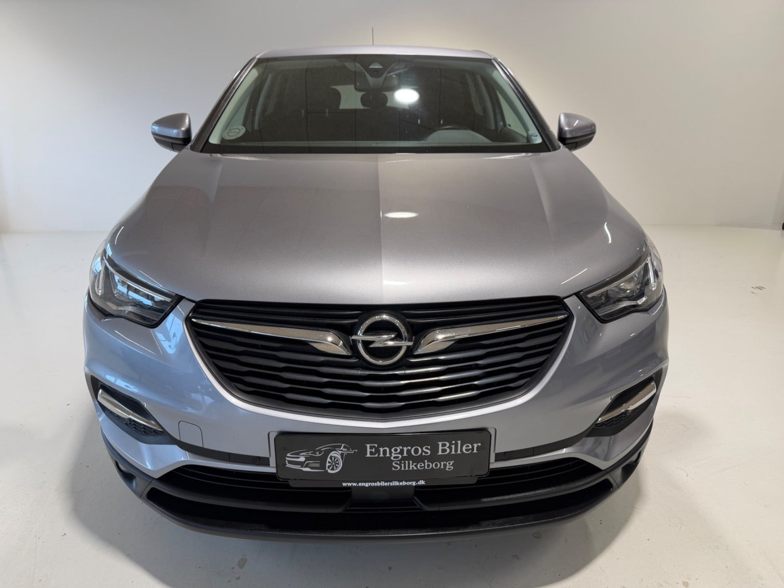 Grå Opel Grandland X fra 2018