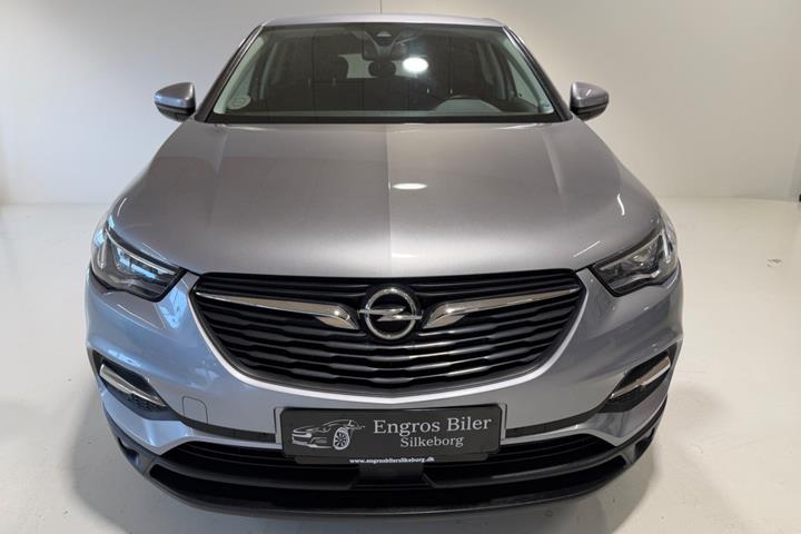Grå Opel Grandland X fra 2018