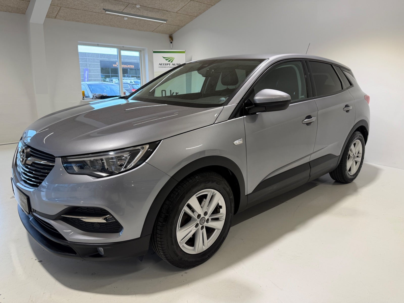 Grå Opel Grandland X fra 2018