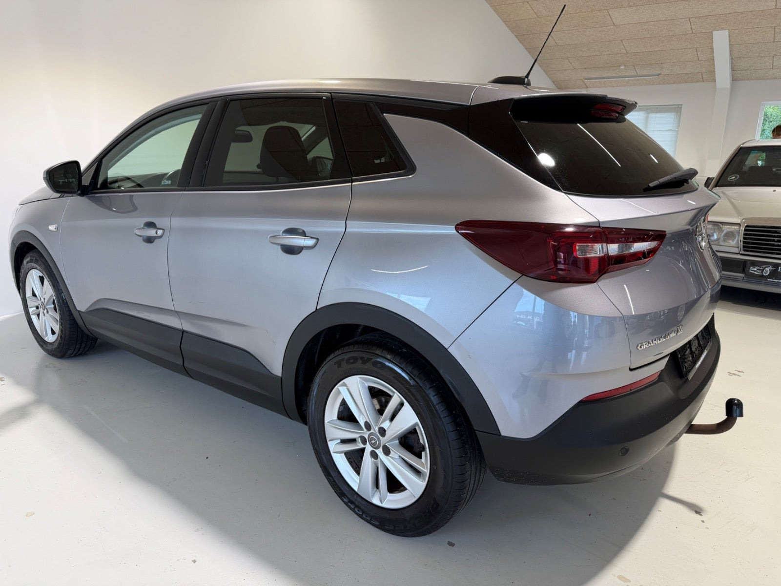 Grå Opel Grandland X fra 2018