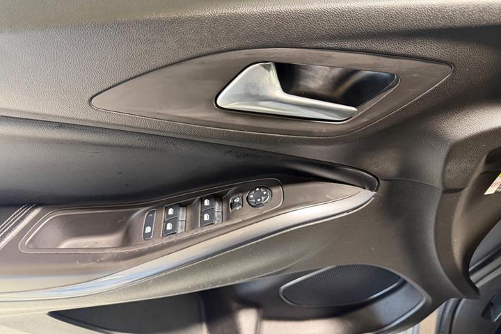 Grå Opel Grandland X fra 2018