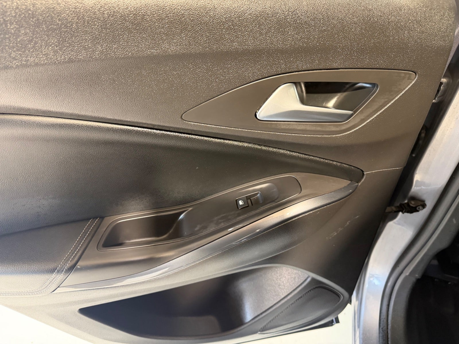 Grå Opel Grandland X fra 2018