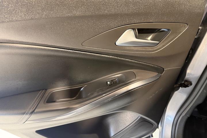 Grå Opel Grandland X fra 2018