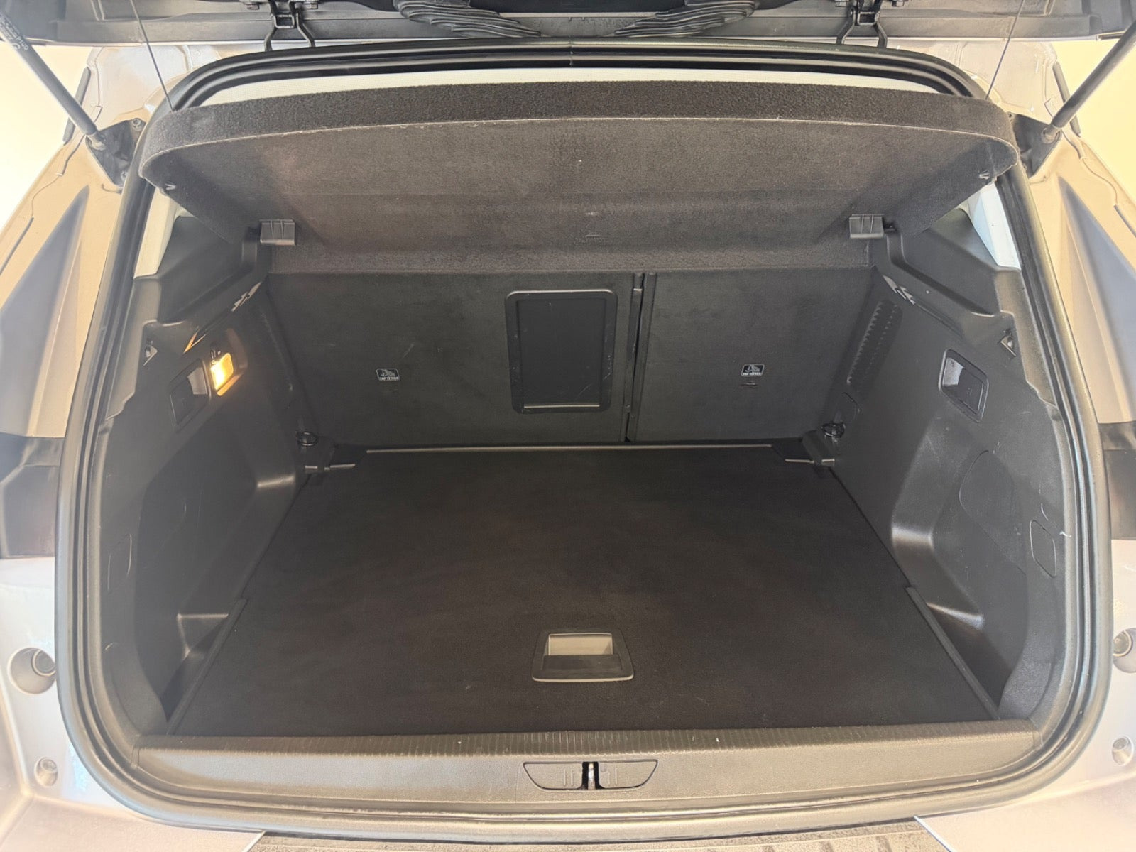 Grå Opel Grandland X fra 2018