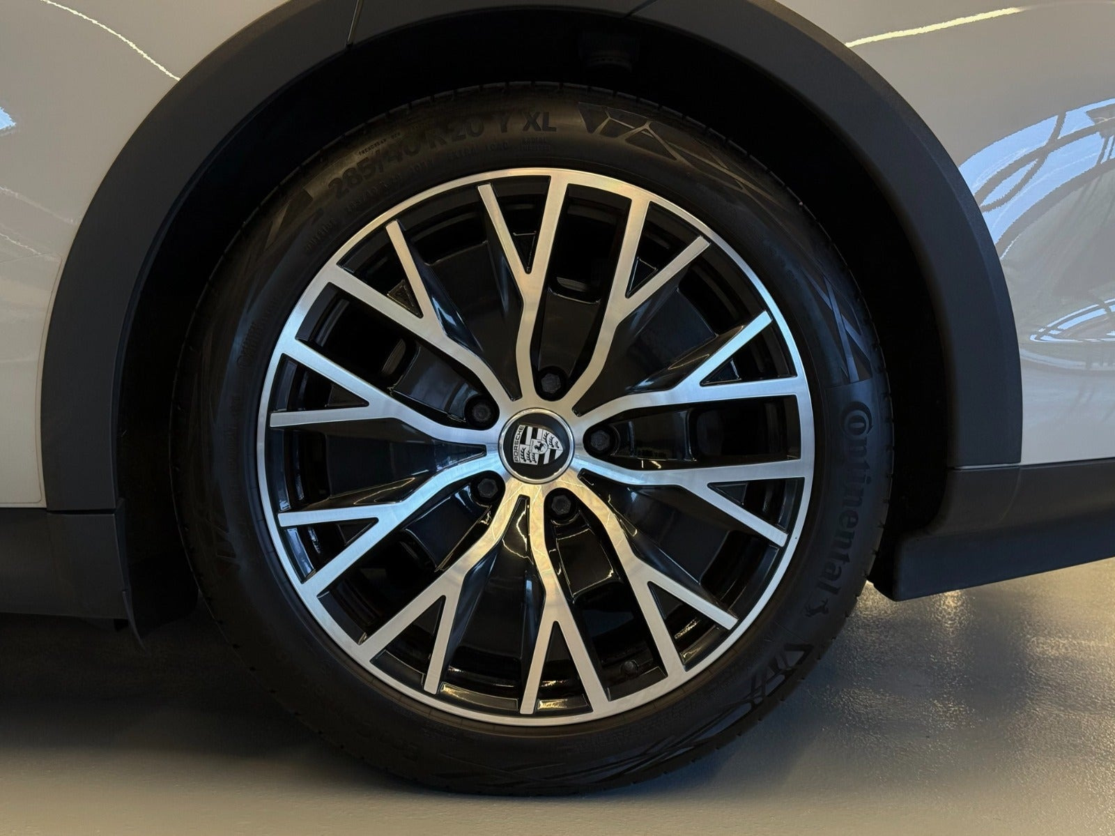 Grå Porsche Taycan 4 fra 2022