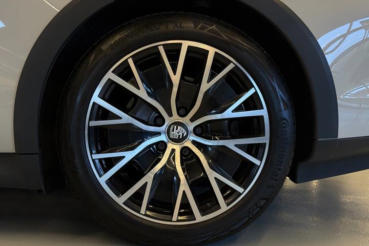 Grå Porsche Taycan 4 fra 2022