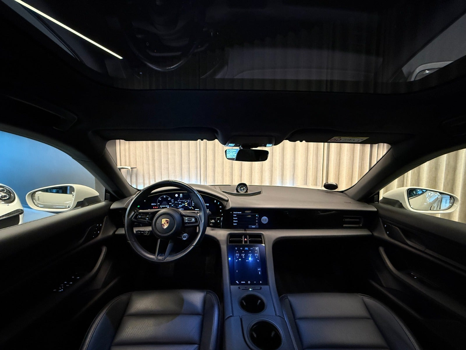Grå Porsche Taycan 4 fra 2022
