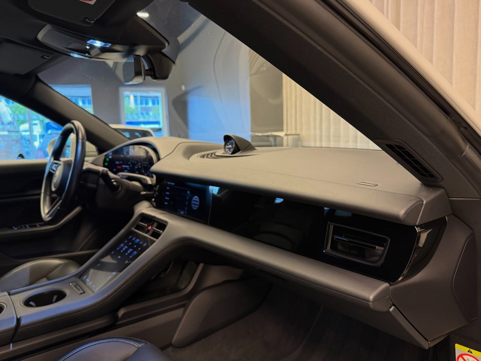 Grå Porsche Taycan 4 fra 2022