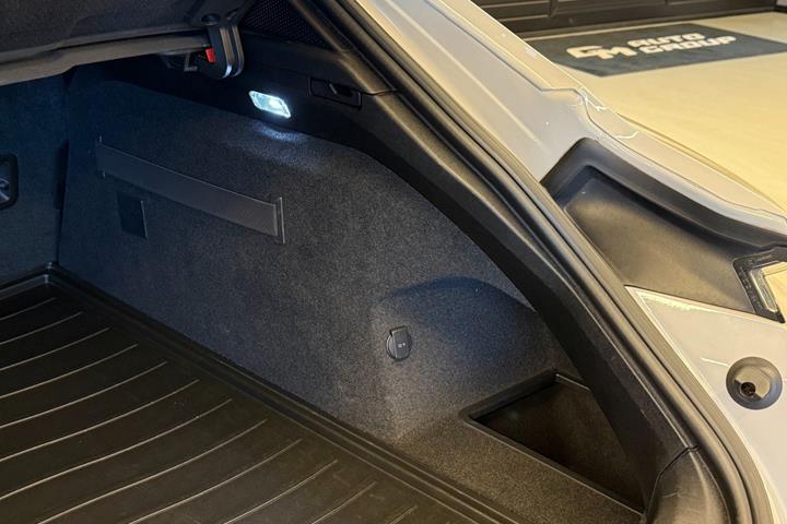 Grå Porsche Taycan 4 fra 2022