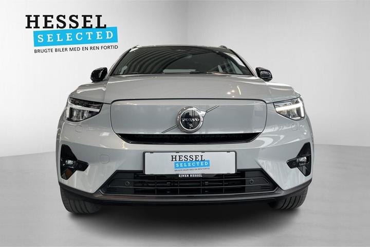 Grå Volvo EX40 fra 2025