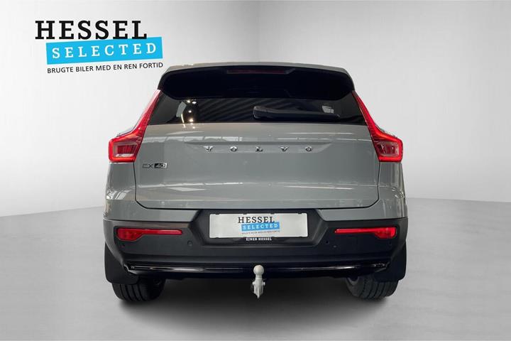 Grå Volvo EX40 fra 2025