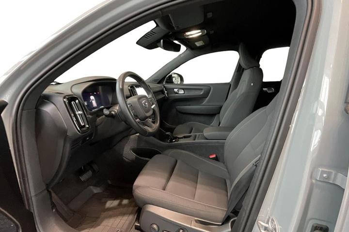 Grå Volvo EX40 fra 2025