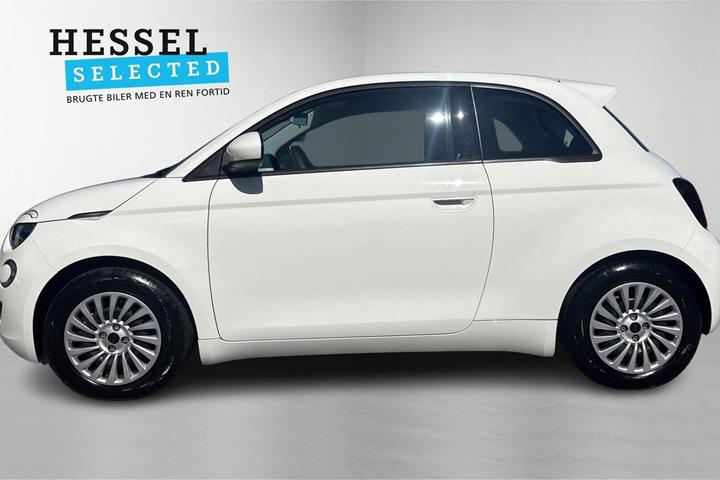 Hvid Fiat 500e fra 2023