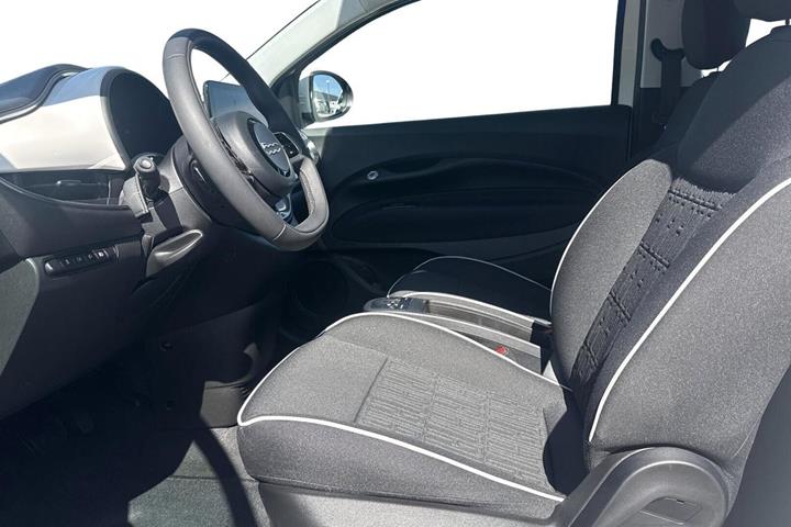 Hvid Fiat 500e fra 2023