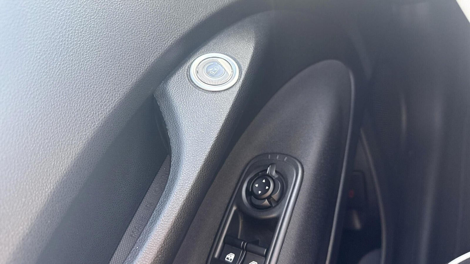 Hvid Fiat 500e fra 2023