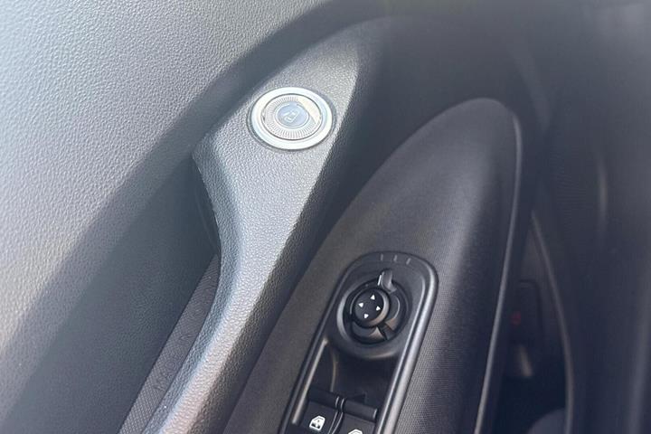 Hvid Fiat 500e fra 2023