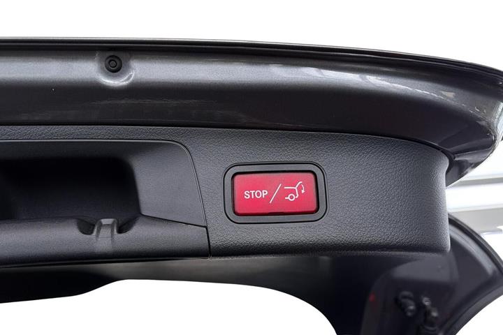 Grå Mercedes EQA250+ fra 2023