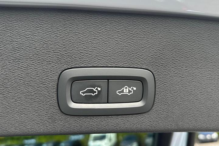 Blå Volvo EC40 fra 2025