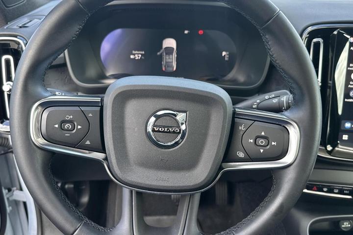Blå Volvo EC40 fra 2025