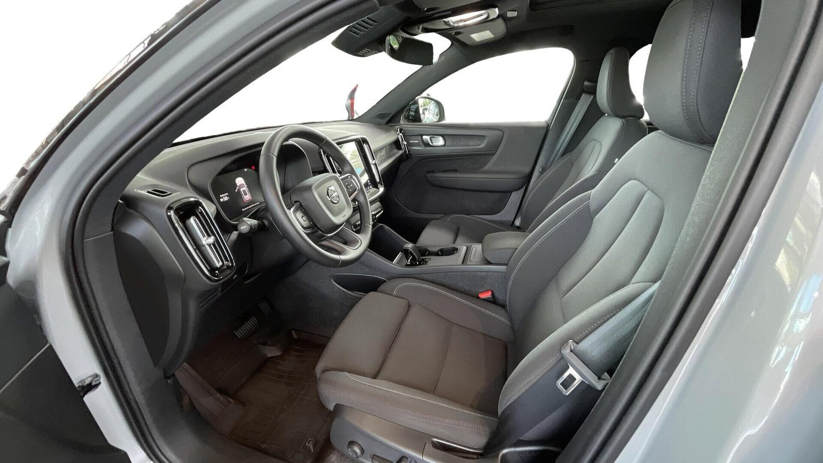 Grå Volvo EX40 fra 2024
