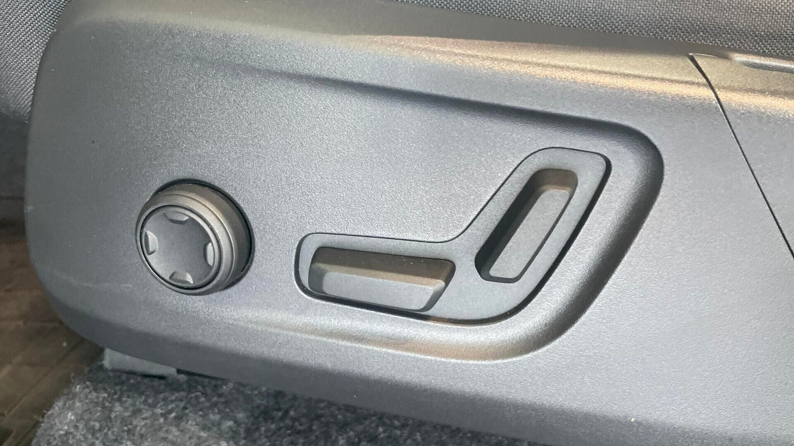 Grå Volvo EX40 fra 2024