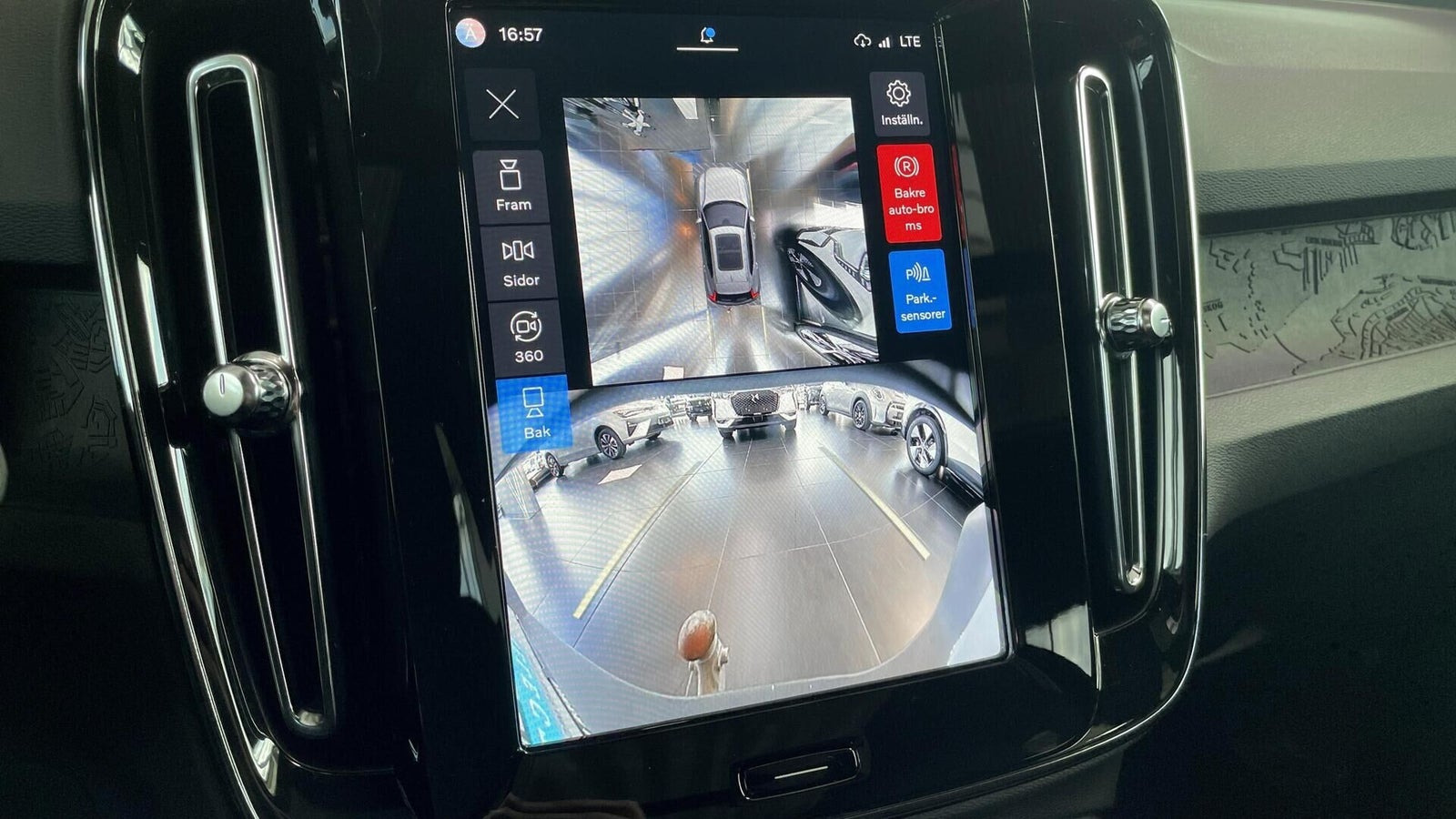 Grå Volvo EX40 fra 2024