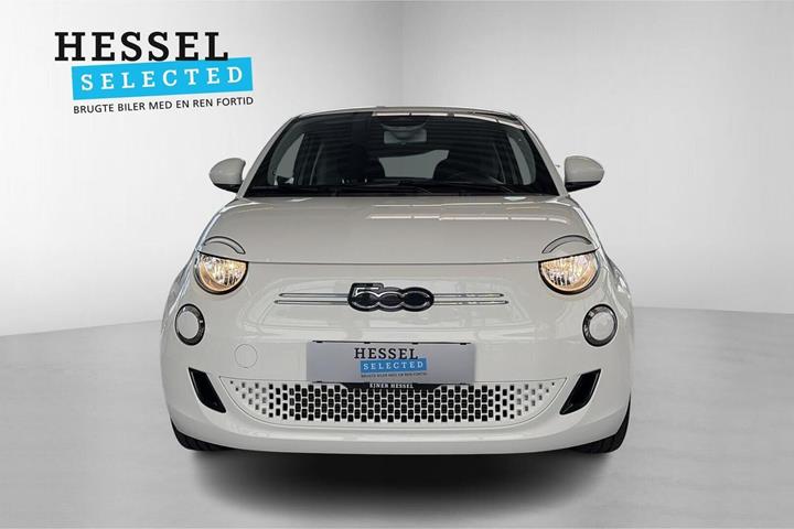 Hvid Fiat 500e fra 2023