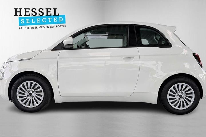 Hvid Fiat 500e fra 2023