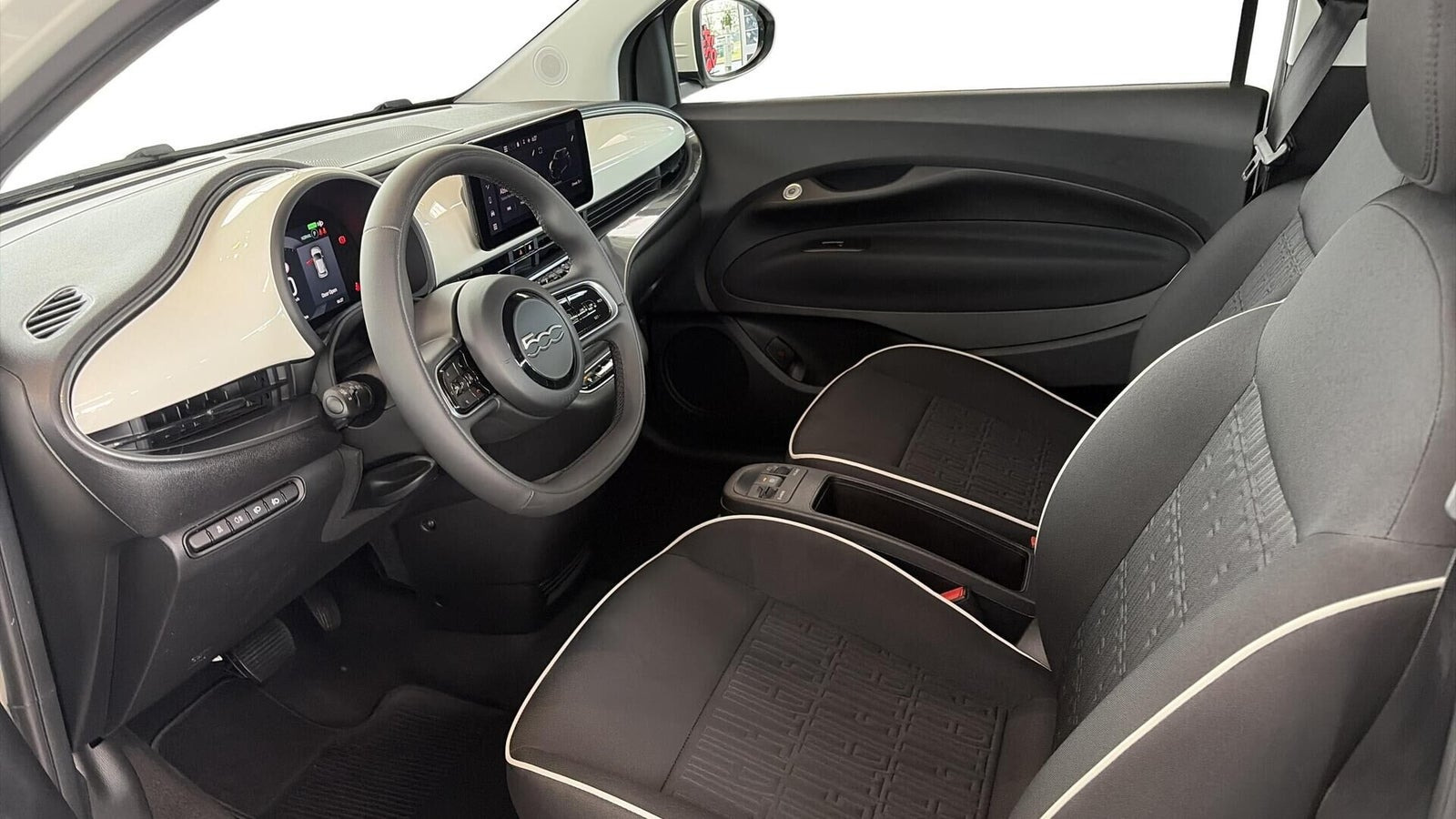 Hvid Fiat 500e fra 2023