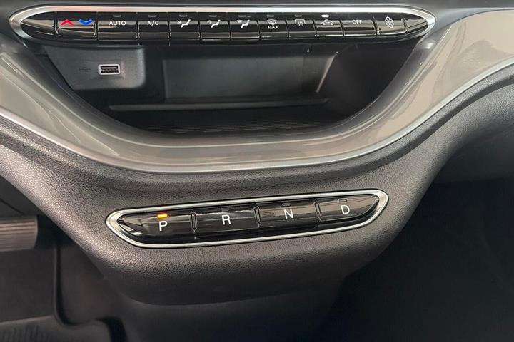 Hvid Fiat 500e fra 2023