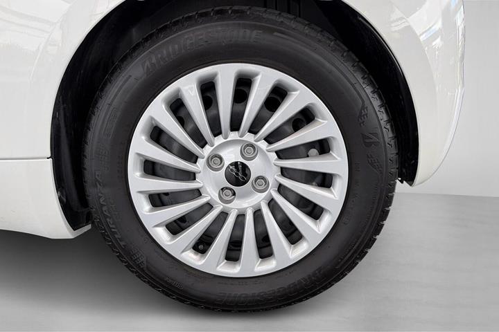 Hvid Fiat 500e fra 2023