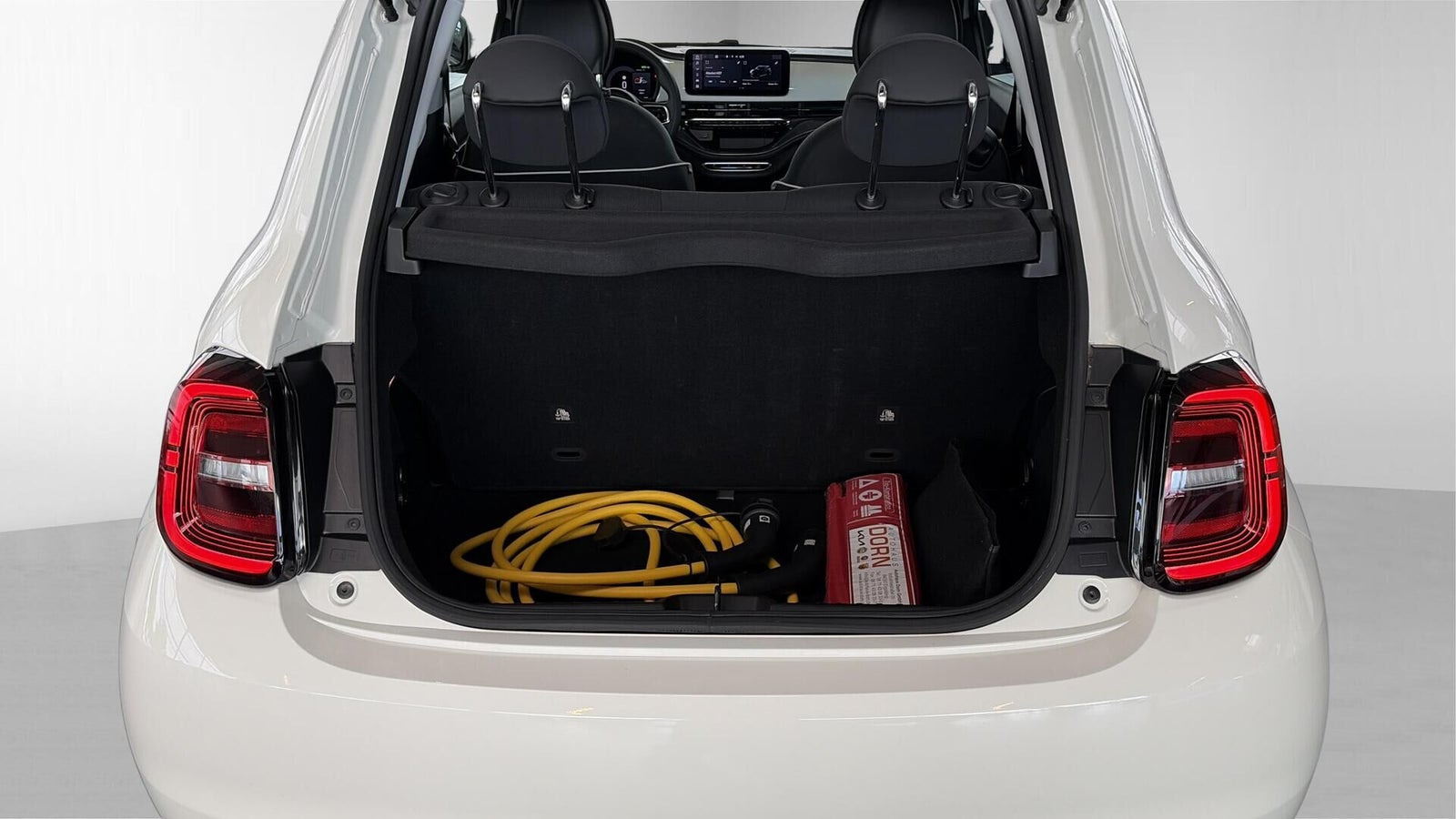 Hvid Fiat 500e fra 2023