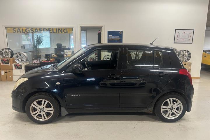 Sort Suzuki Swift fra 2006